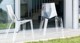 Polycarbonate & Chairs: the perfect combination for a modern style!